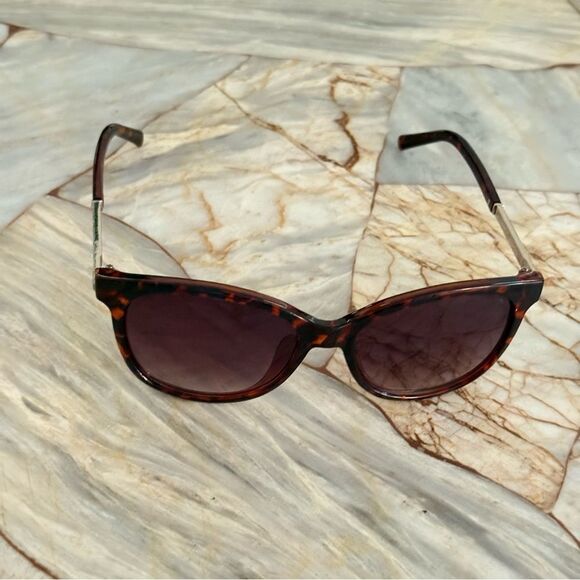 Tortoise Shell Sunglasses main image 9